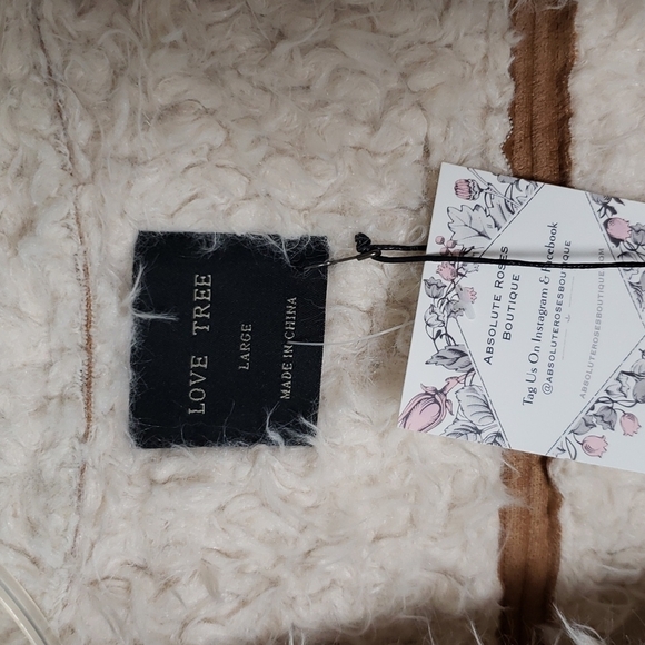 Love tree faux fur lined, faux suede moto jacket, women's size large. - Picture 7 of 9